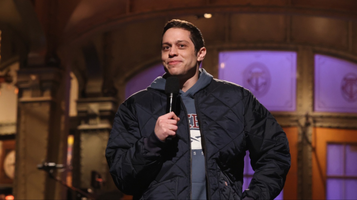 Pete Davidson is dating Jenna Ortega? Girlfriend Rumors Explained